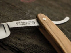 BÖKER Rasiermesser - DIE GEFEIERTE OLIVE 140327 9 BÖKER Rasiermesser - DIE GEFEIERTE OLIVE 140327 -Boker Verkaufsgeschäft eb3503e17c1ed54fcf92d51b26aaff26